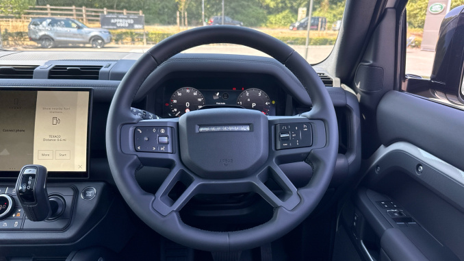 Land Rover Defender 3.0 D250 X-Dynamic SE 90 3dr Auto Diesel Estate - Image 15
